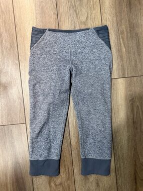 Ivivva Heather Gray Performance Capri Leggings with Dark Gray Accents
